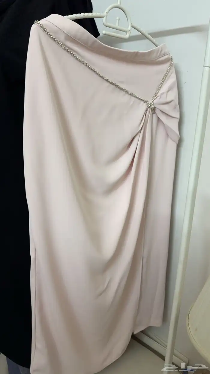 طقم من قطعتين تنورة وبلوزة كريب PINK بفتحة من الخصر 3