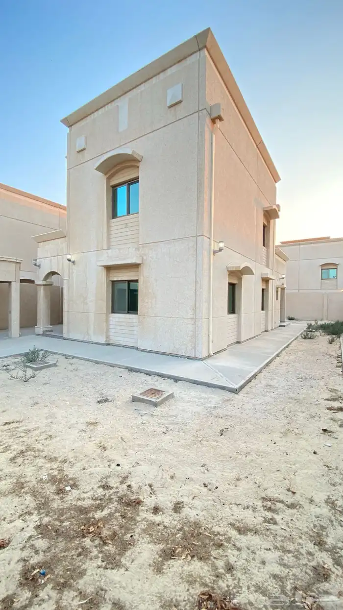 فيلا للإيجار حي جلمودة 4