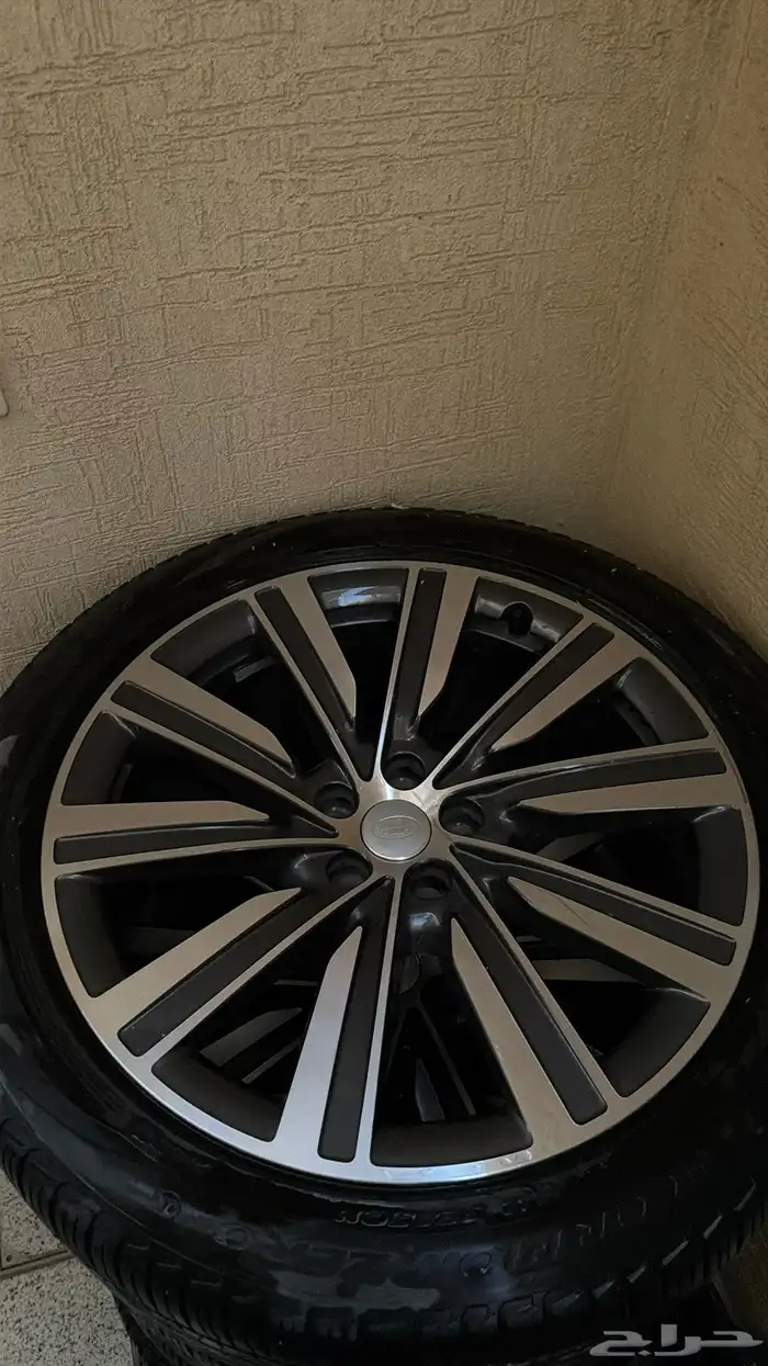 جنوط رانج روفر اصلية للبيع مع الكفرات 2