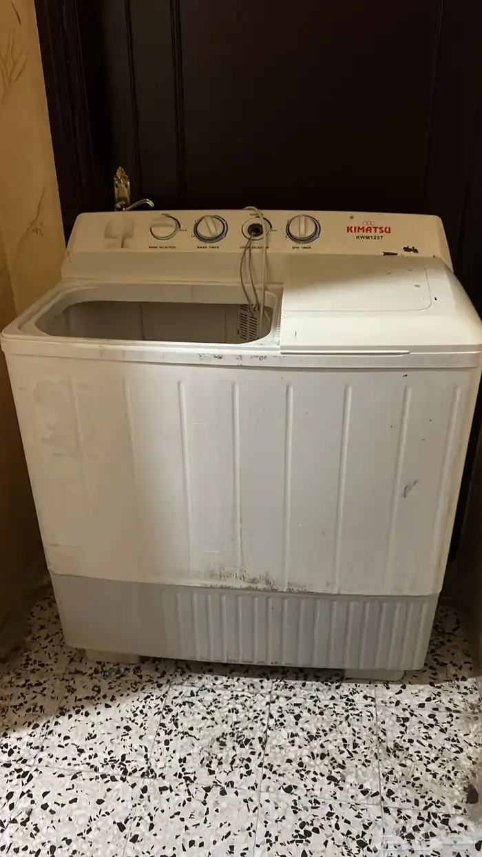 السلام عليكم عندي غساله للبيع 3