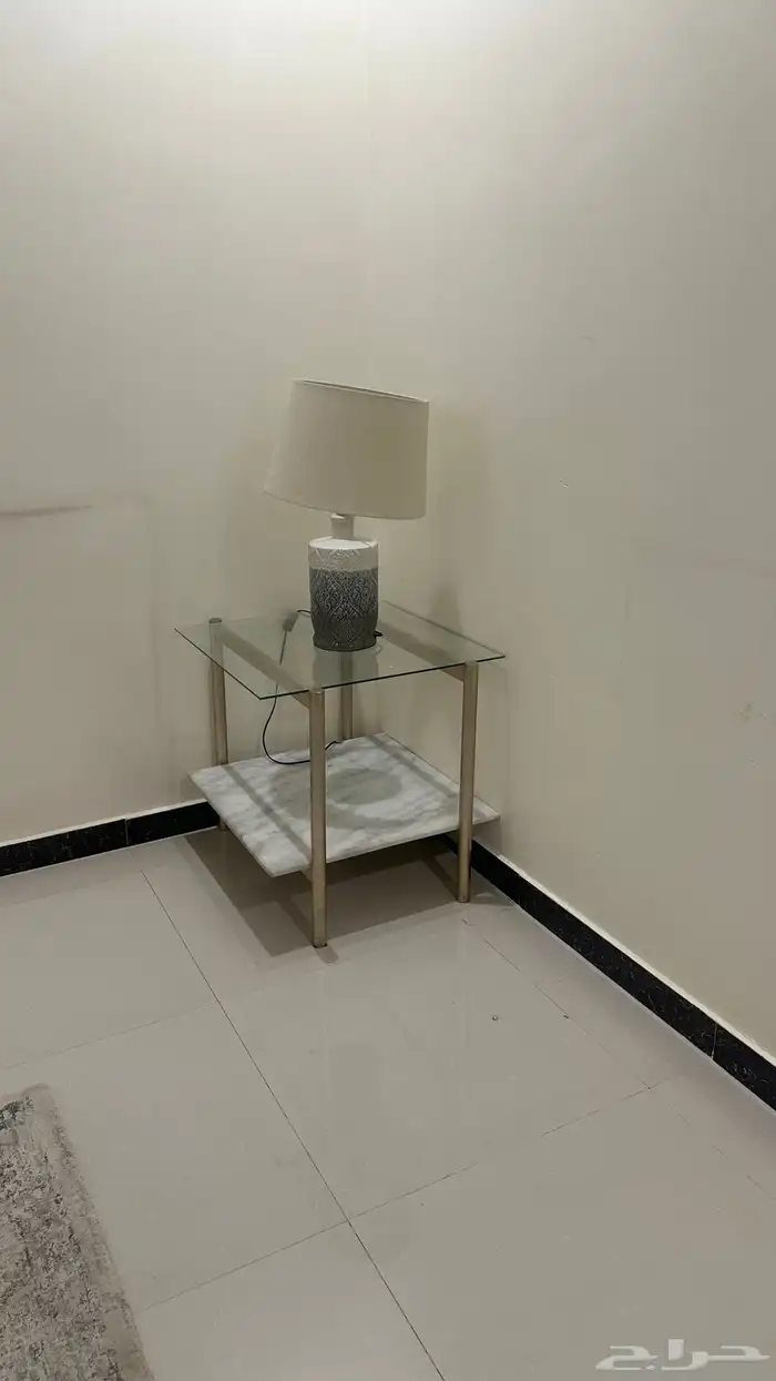 للبيع سجادتين وطاولات ومكتبه ودولاب وجلسه 2