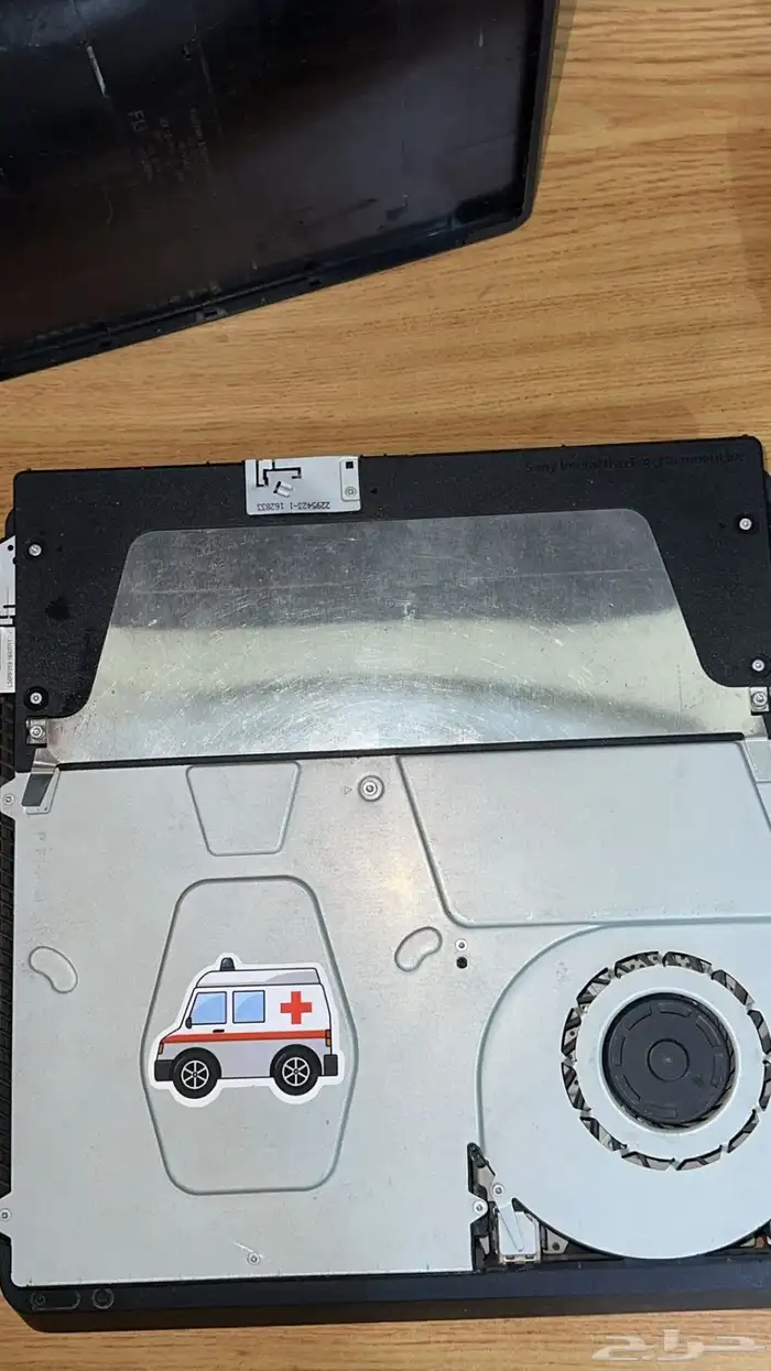 بلاستيشن 4   يدين اتنين 1