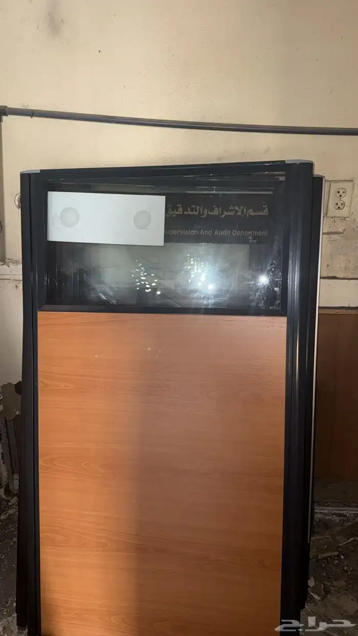 اثاث مكتبي 10 قطع مع بارتشن وطاوله استقبال ودواليب وطاولات 2