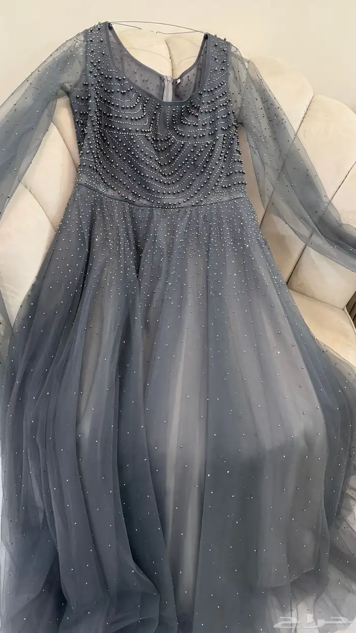 الفستان سهره لونه رمادي مقاس 14 سعر البيع 250 0