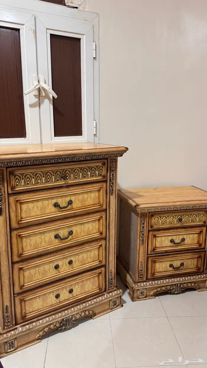 غرفة نوم فخمة طراز كلاسيكي خشب ثقيل بحالة جيده 2