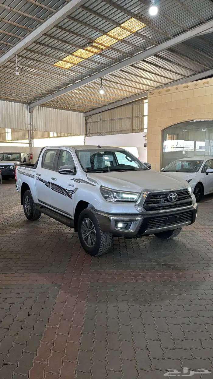 تويوتا هايلوكس فئة SGLX اتوماتيك بنزين 2025 1