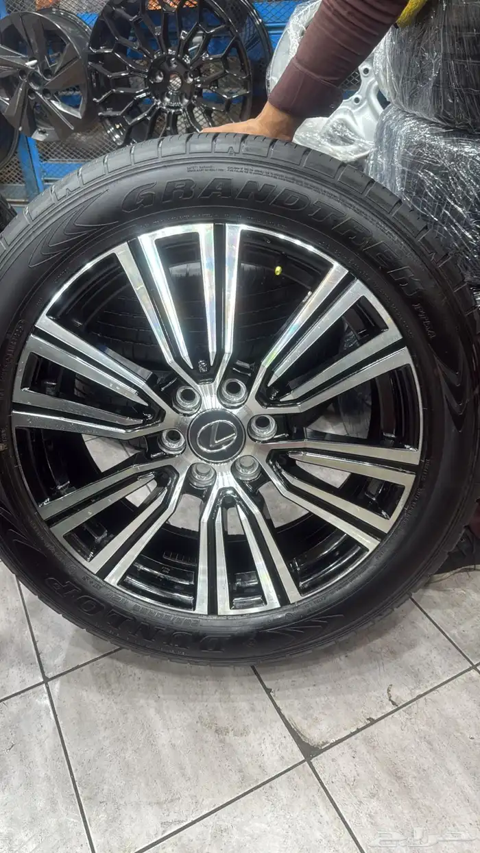 جنوط لكزييز VIB مقاس 22 اصلي وكاله منزله من موتر مع كفرات د 14