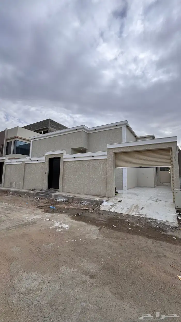 للبيع دور مستقل على ارض كامله حى دره الخميس 0