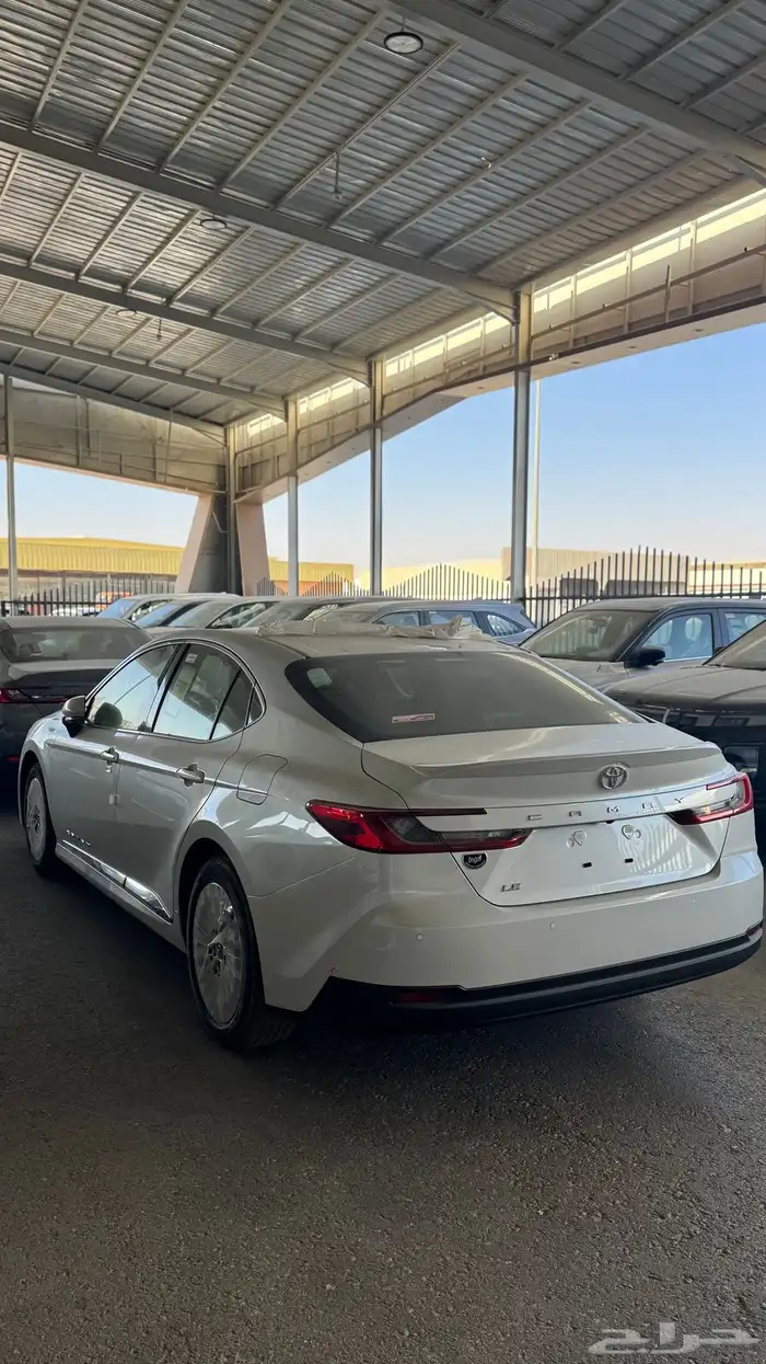 عرض خاااص كمية محدودة كامري LE بنزين ابيض 2025 3