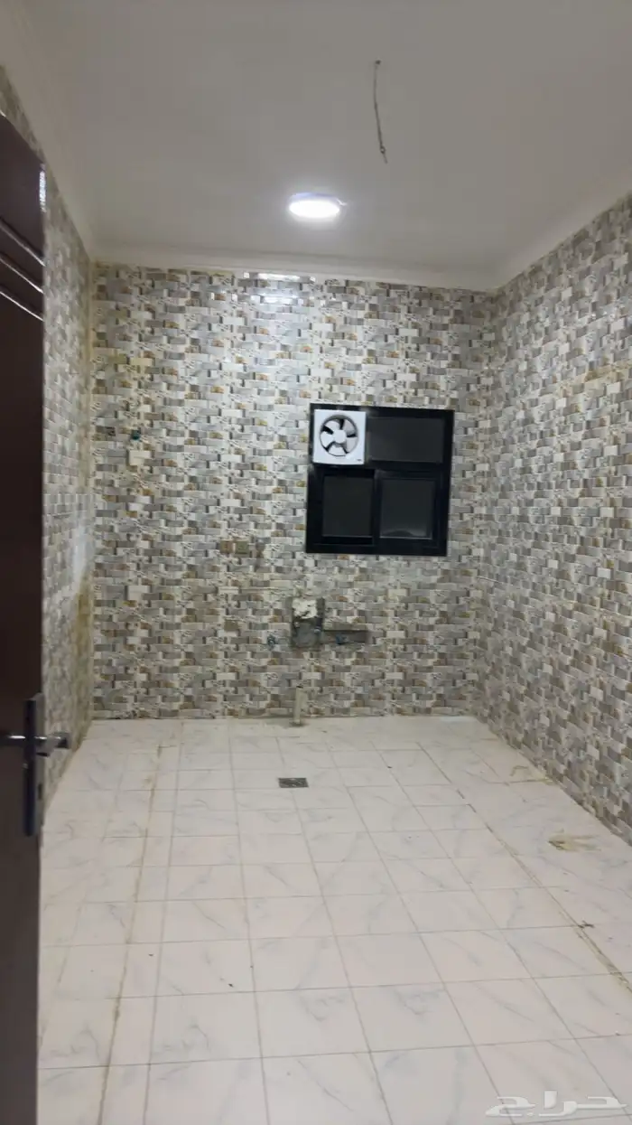 شقة للايجار حي العزيزية 1