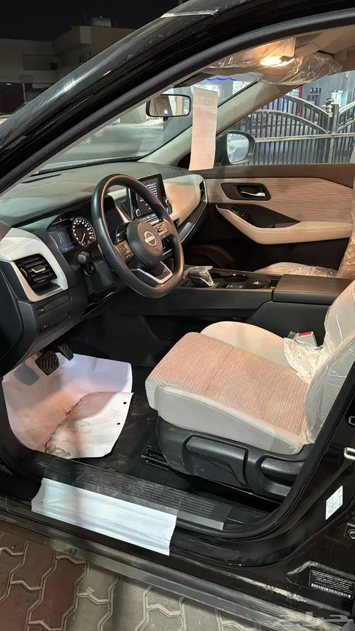 نيسان اكس تريل ستاندر 7 ركاب بدون دبل 2025 7