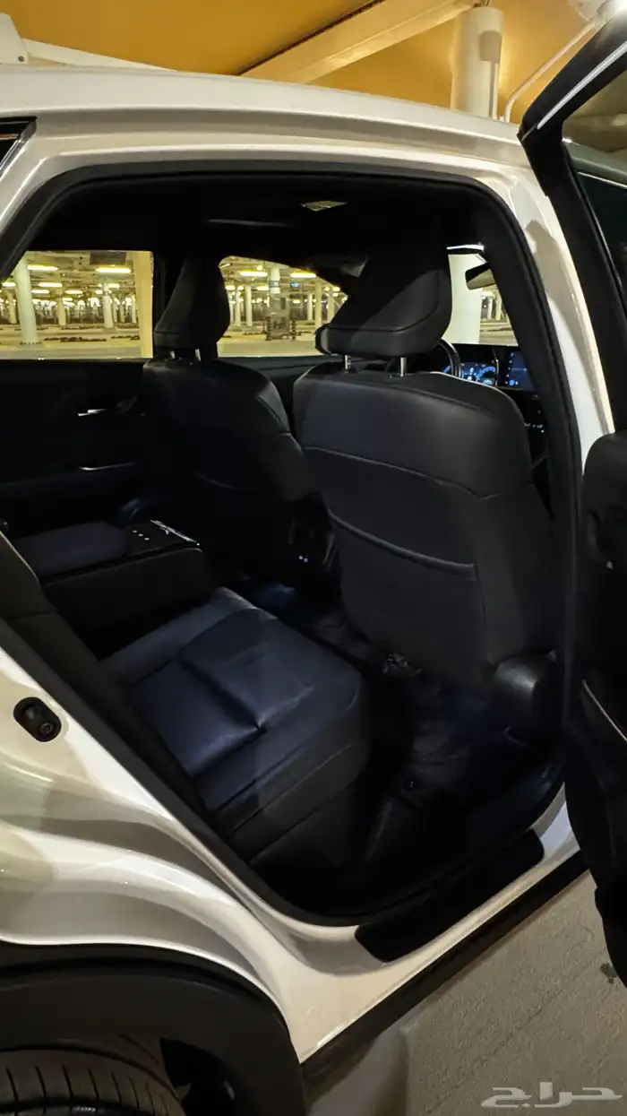 كراون بريميوم 2023 ابيض وكالة 9