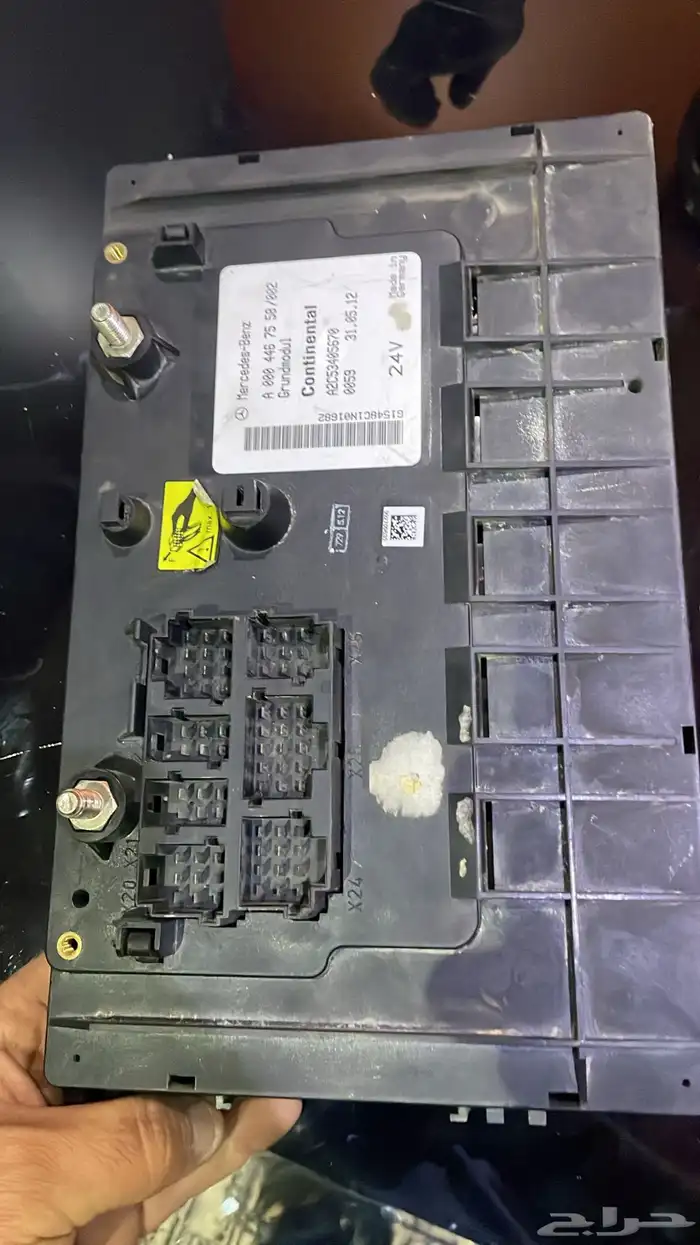 قطع غيار شاحنات مارسيدس ومان والبي 10