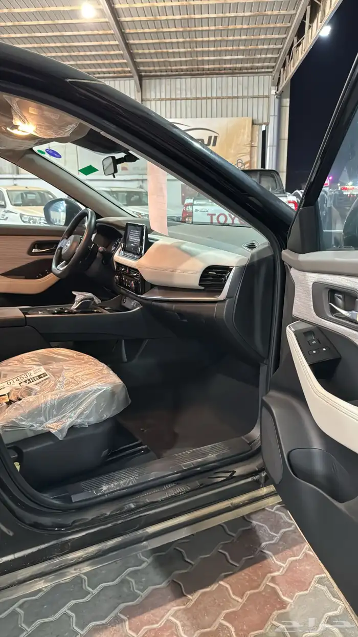 نيسان اكس تريل ستاندر 7 ركاب بدون دبل 2025 8