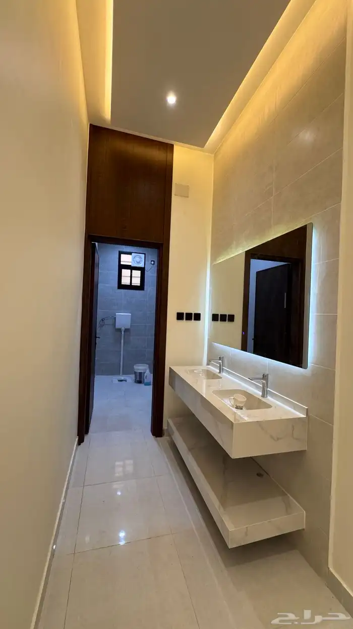 للبيع دور مستقل على ارض كامله حى دره الخميس 5