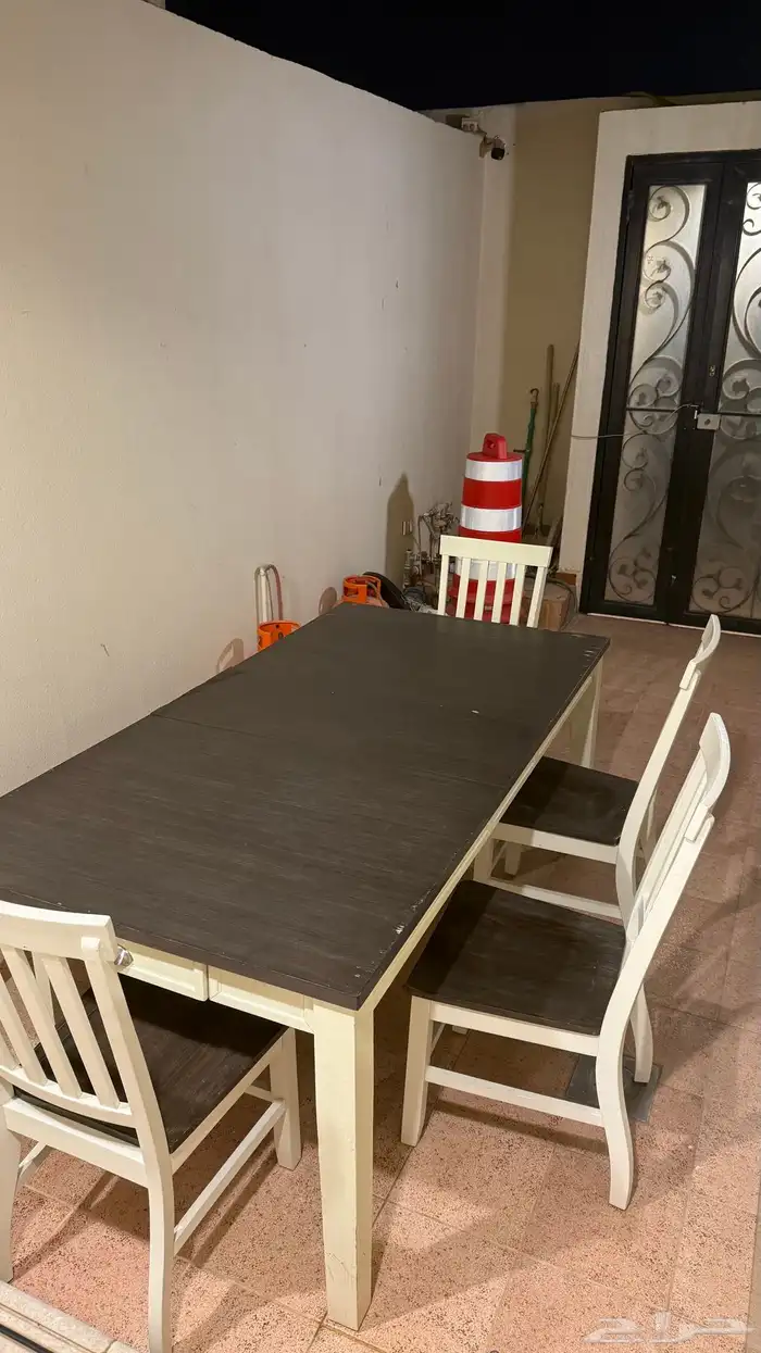 طاولة طعام 0