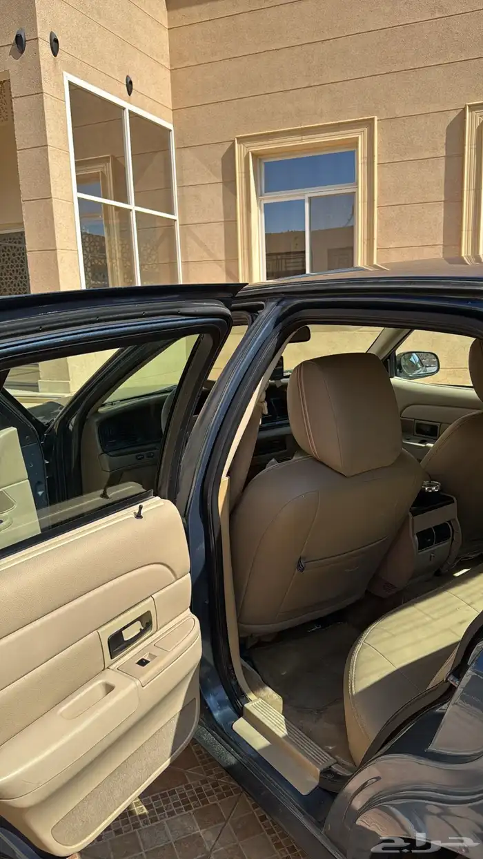 فورد كروان فكتوريا 17