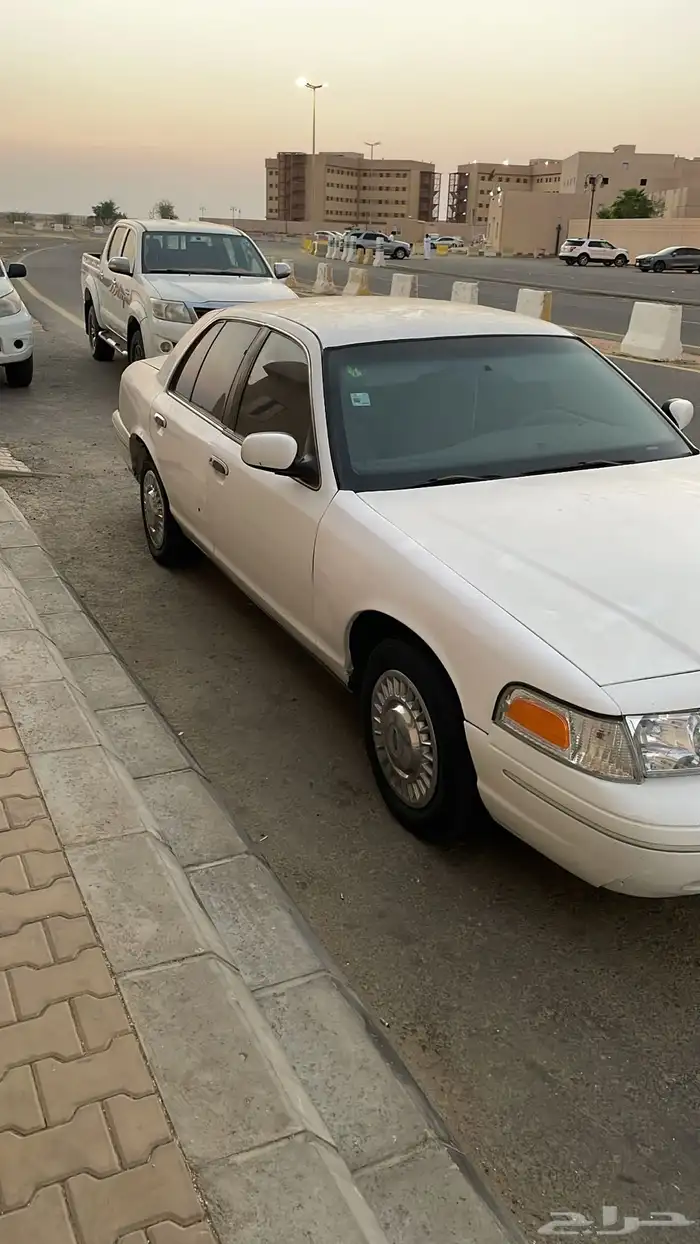 فورد فكتوريا أمريكي موديل 1999 نظيف 3