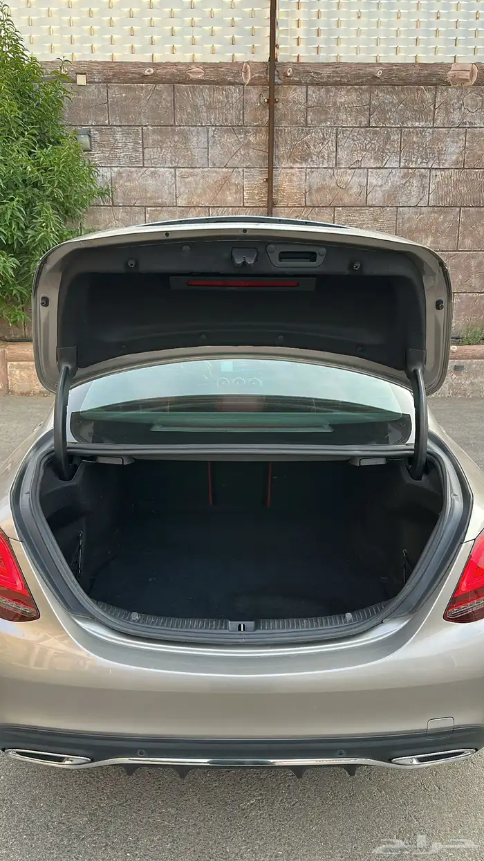 مرسيدس c200 2020 بحالة الوكالة 6