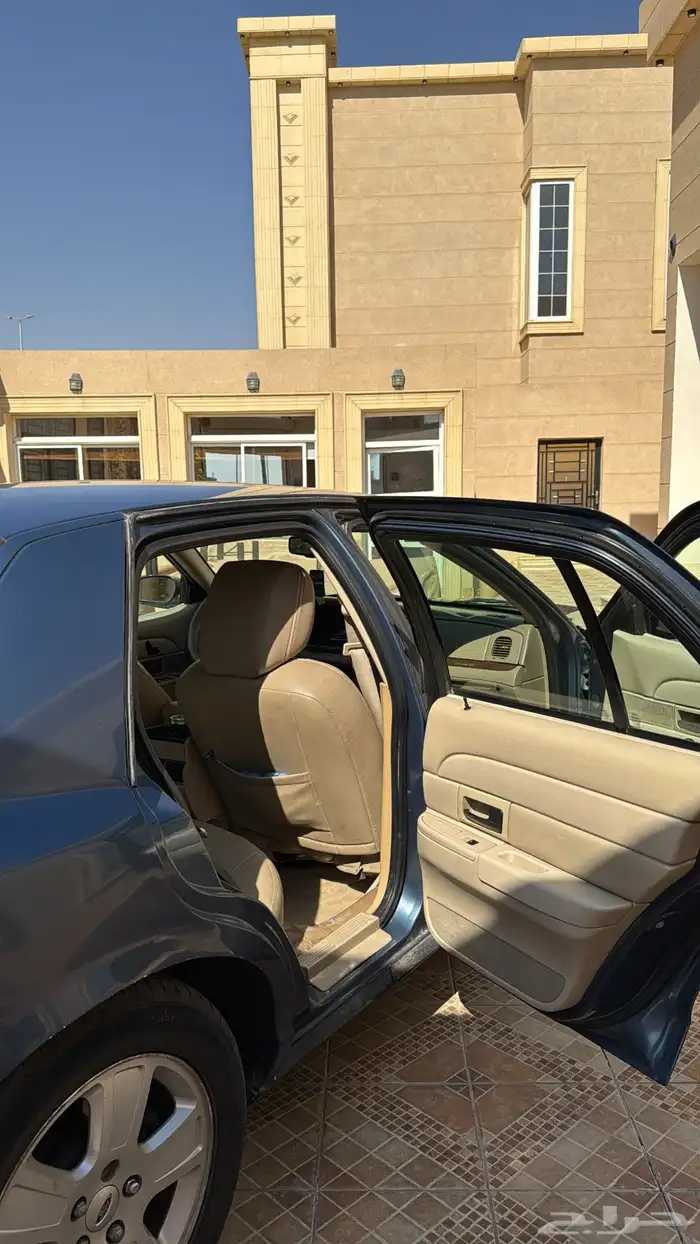 فورد كروان فكتوريا 13