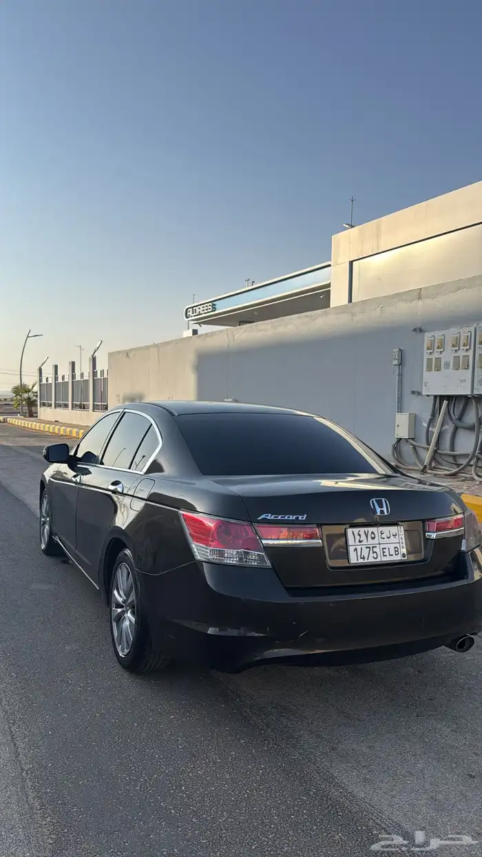 للبيع هوندا اكورد 2012 3