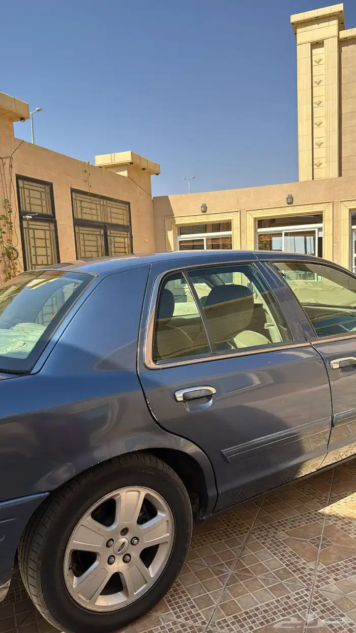 فورد كروان فكتوريا 8