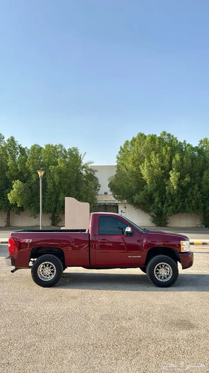 سلفرادو عنابي للبيع 5