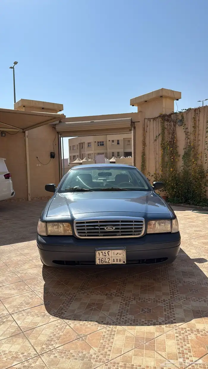 فورد كروان فكتوريا 2