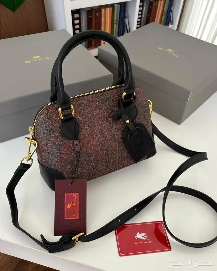 شنط درجه أولى وسكارف رجالي تنفع هداياأهدومن تحبون السعر170 36