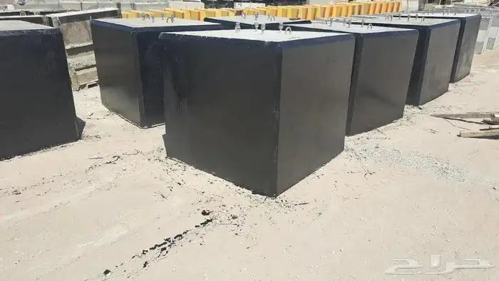 اجز خرسانية  مصدات سيارات  قواعدانارة و مناهيل  حجر  زينةحدا 4