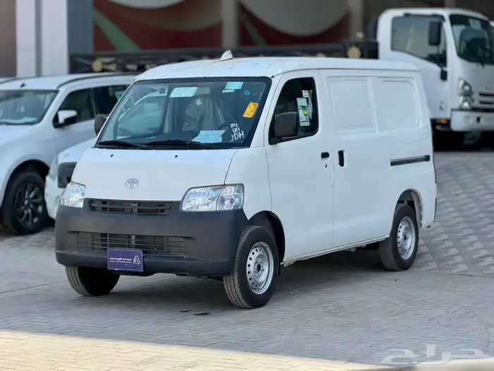 تويوتا لايت إيس 2025 فان بضاعه قير عادي و أوتوماتيك بنزين 2