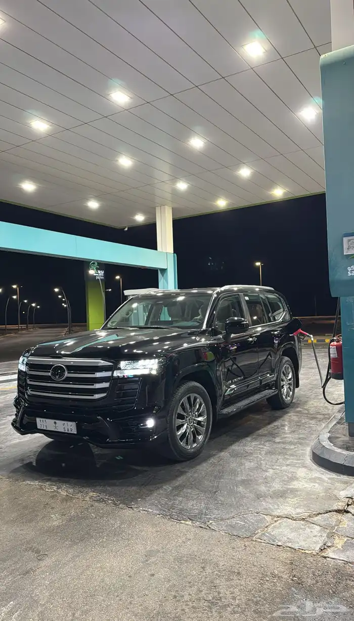 لاندكروزر جيب اسود 2025 3