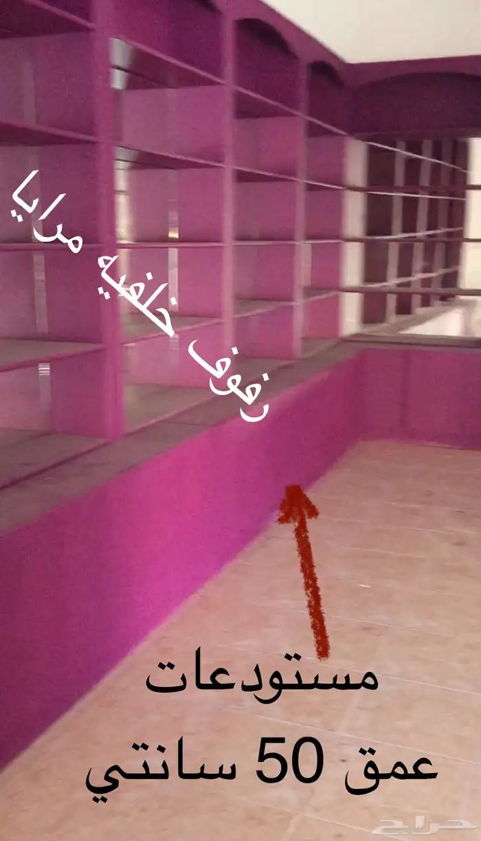 رفوف خشب خلفيه مرايا طول 10 متر ارتفاع مترين ونص 0