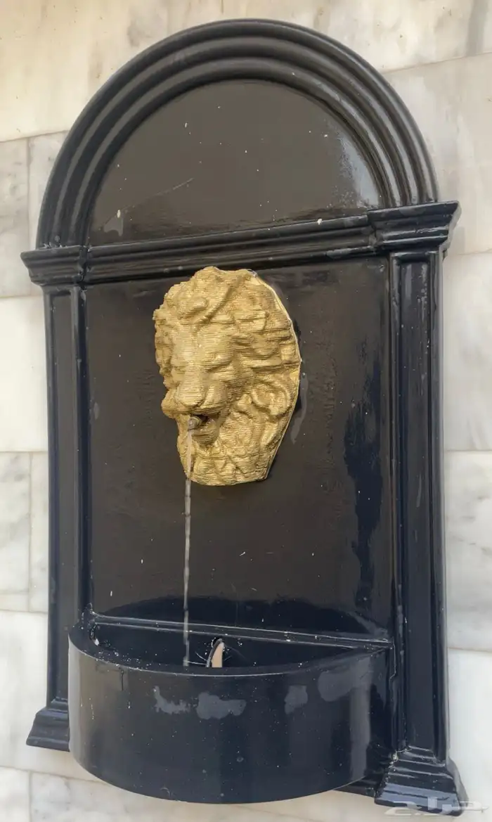 شلال جداري فخم مستخدم نظيف 2