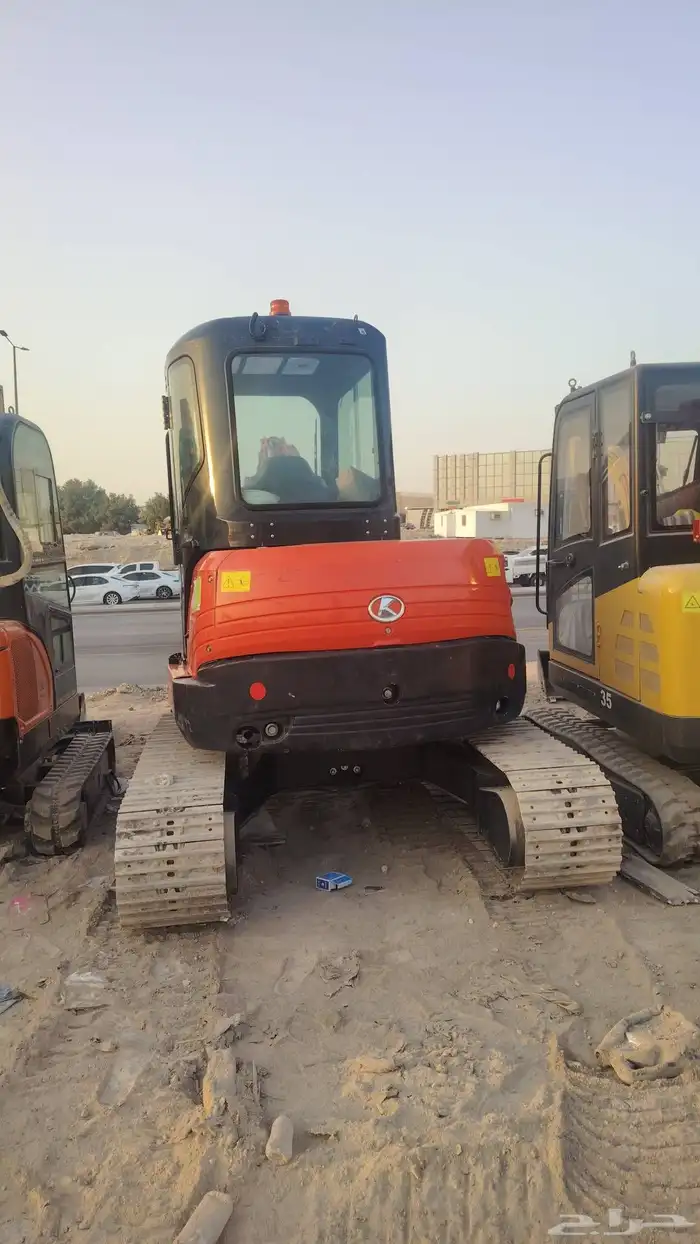 بوكلين صغير للايجار اليومي والشهري داخل الرياض 3