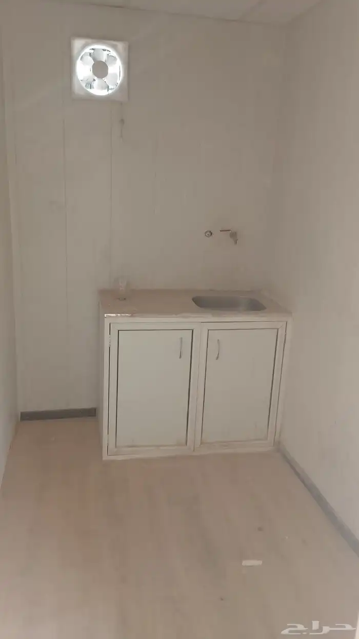 غرفه بركس شينكو للبيع المقاس 12في 4 مستخدمه مجدده يوجد جميع 7