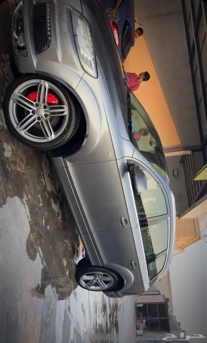 السلام عليكم عندي اودي كيو7 موديله 2010 3