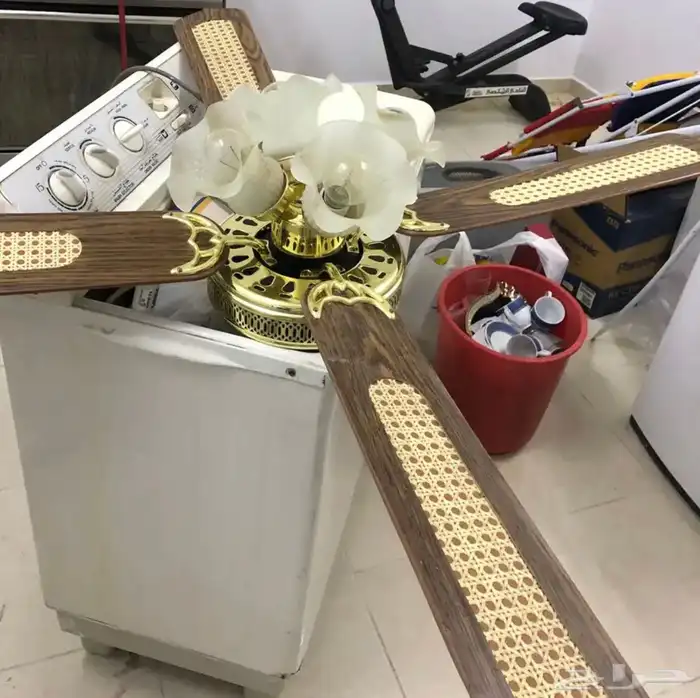 اثنين في واحد منها مروحة و منها ابجورة 1