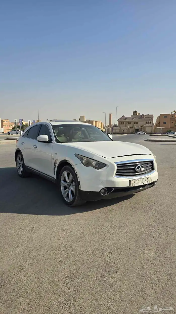 انفينيتي QX70s موديل 2014 8 سلندر 5.0L دبل و ممشى قليل جدا 2