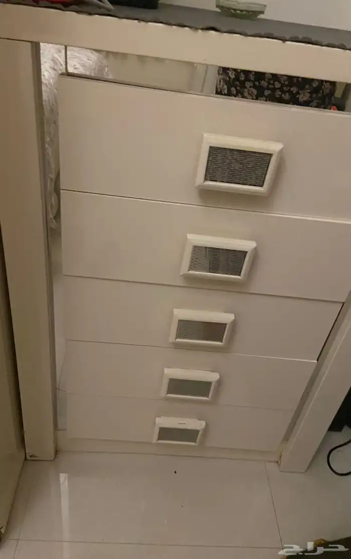 طاولة طعام وغرف نوم وكنب 2