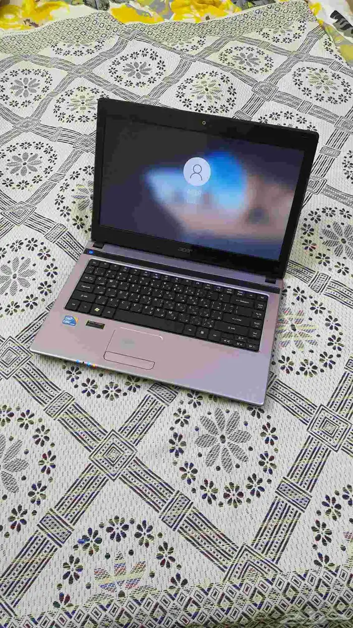 لاب توب ايسر كور i3 بشاشة 14 بوصة نظيف 9