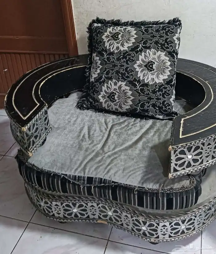 كنب هديه 3 قطع بحاله جيده جدا الاسفنج والخشب ممتاز 0