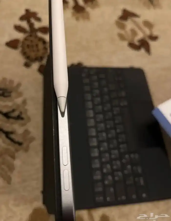 ايباد اير شامل الكيبورد والقلم 4