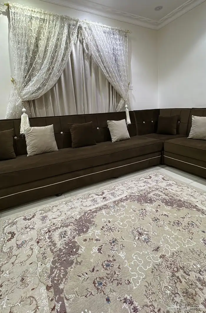 كنب ومفرشة وستارة 1