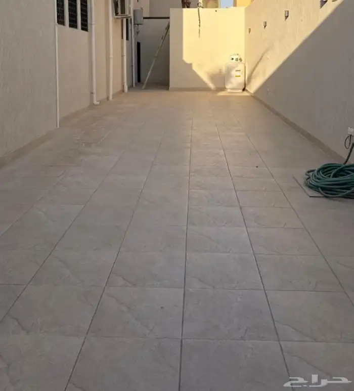 شقه دور ثاني مع السطح حي الريان للايجار 0