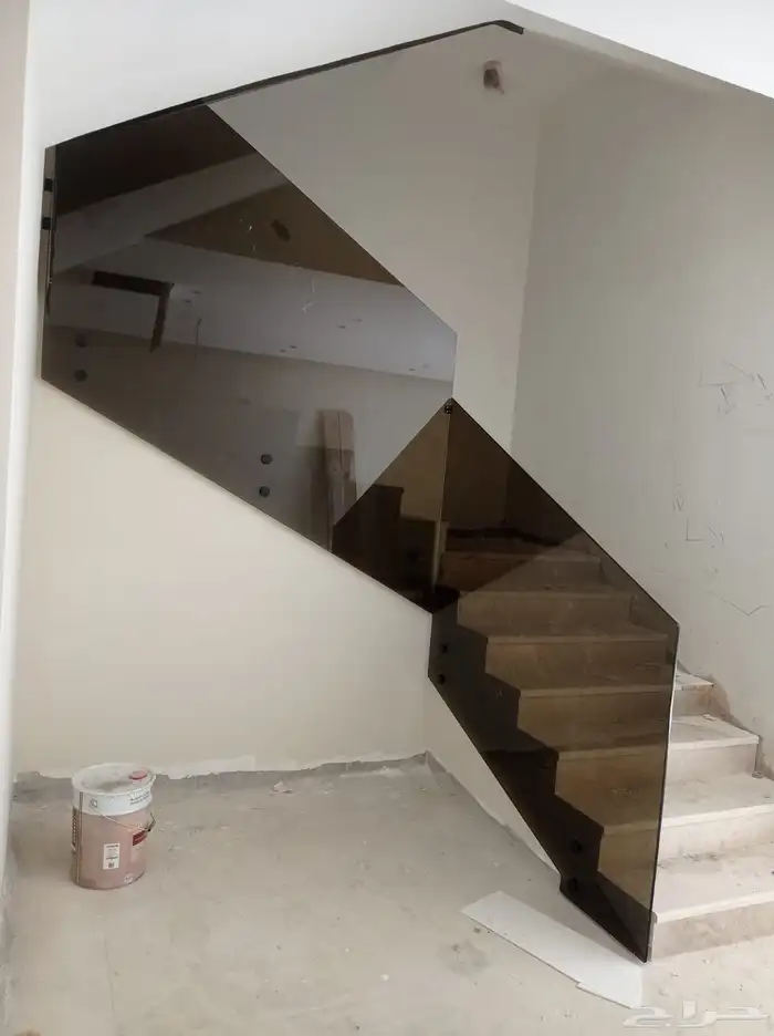 دربزين زجاج 12ملي زجاج سكريت شبابيك المنيوم 0