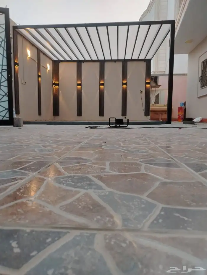 مظلات سيارات وسواتر منزليه ومظلات جلسات معا بديل خشب وعشب 1