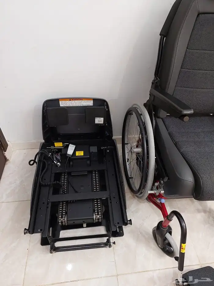 كرسي سيارة متحرك كهربائي ل كبار السن و احتياجات خاصة و الهمم 6