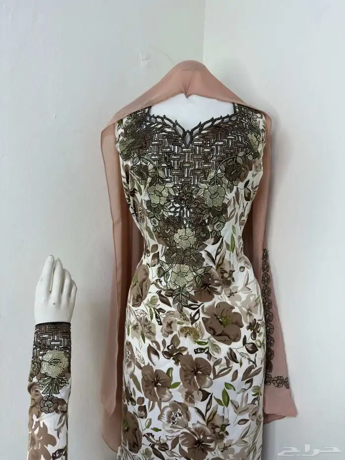 مخاوير قطع غير مخيطة تطريز على الصدر والاكمام 2