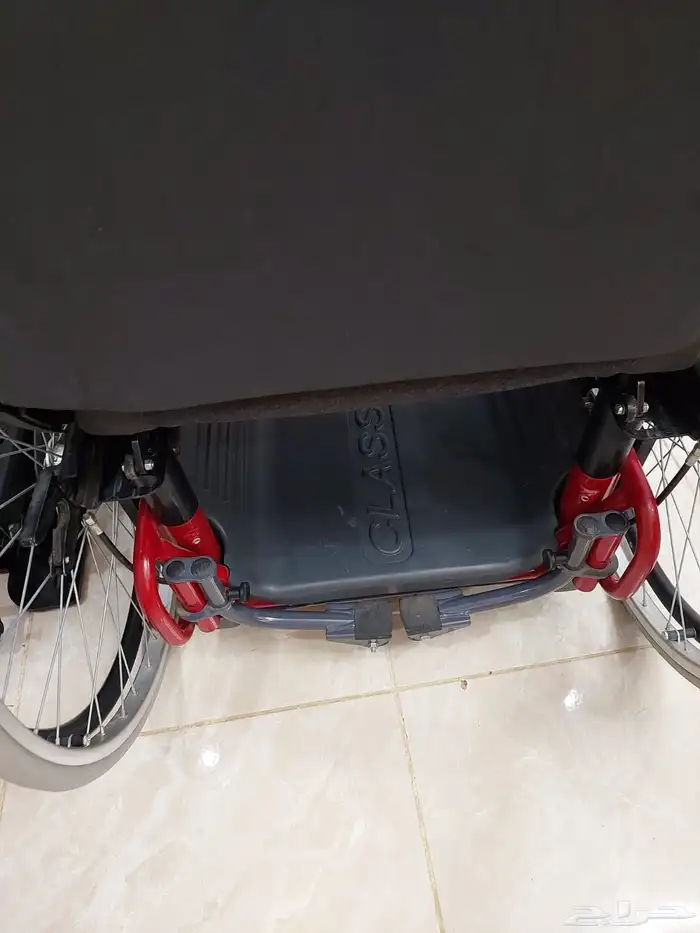 كرسي سيارة متحرك كهربائي ل كبار السن و احتياجات خاصة و الهمم 10